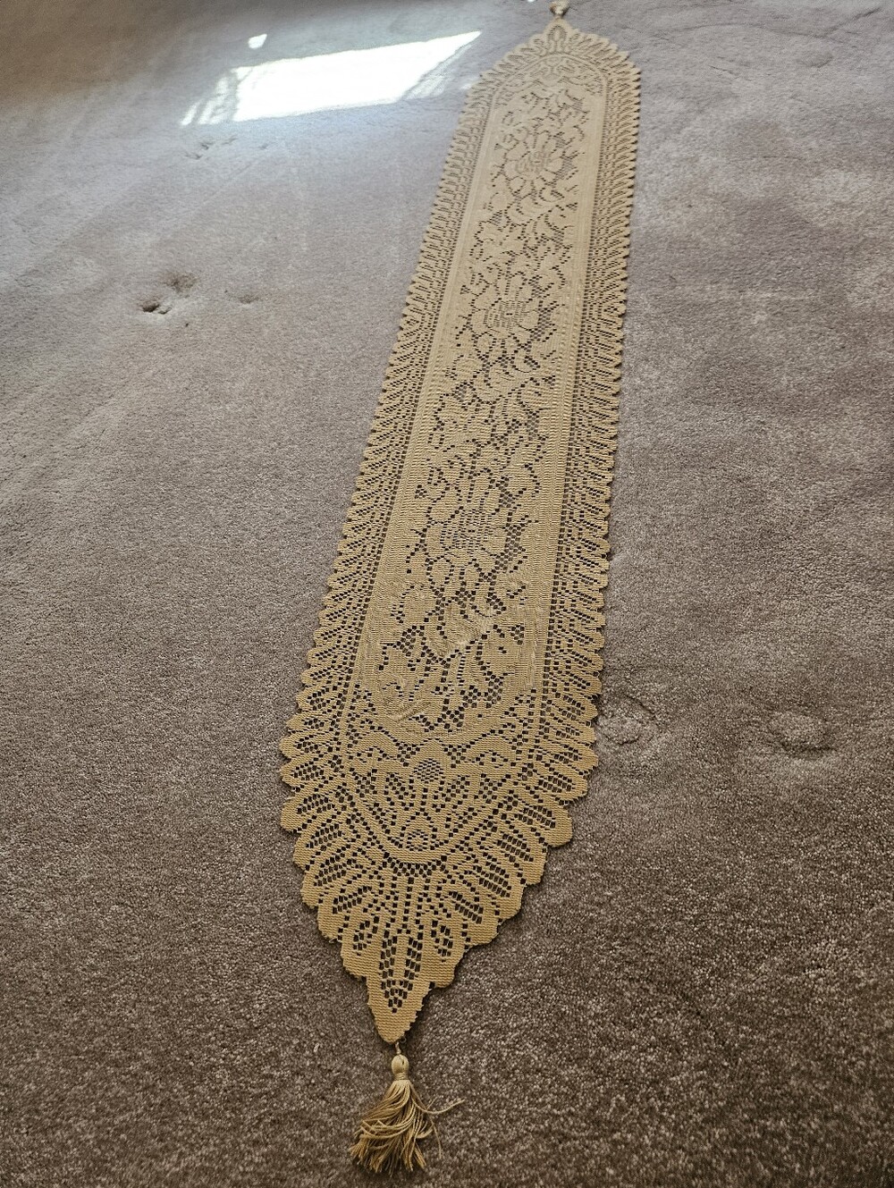 Beige Crochet Lace Table Runner with Tassel - Home Dining Vintage
